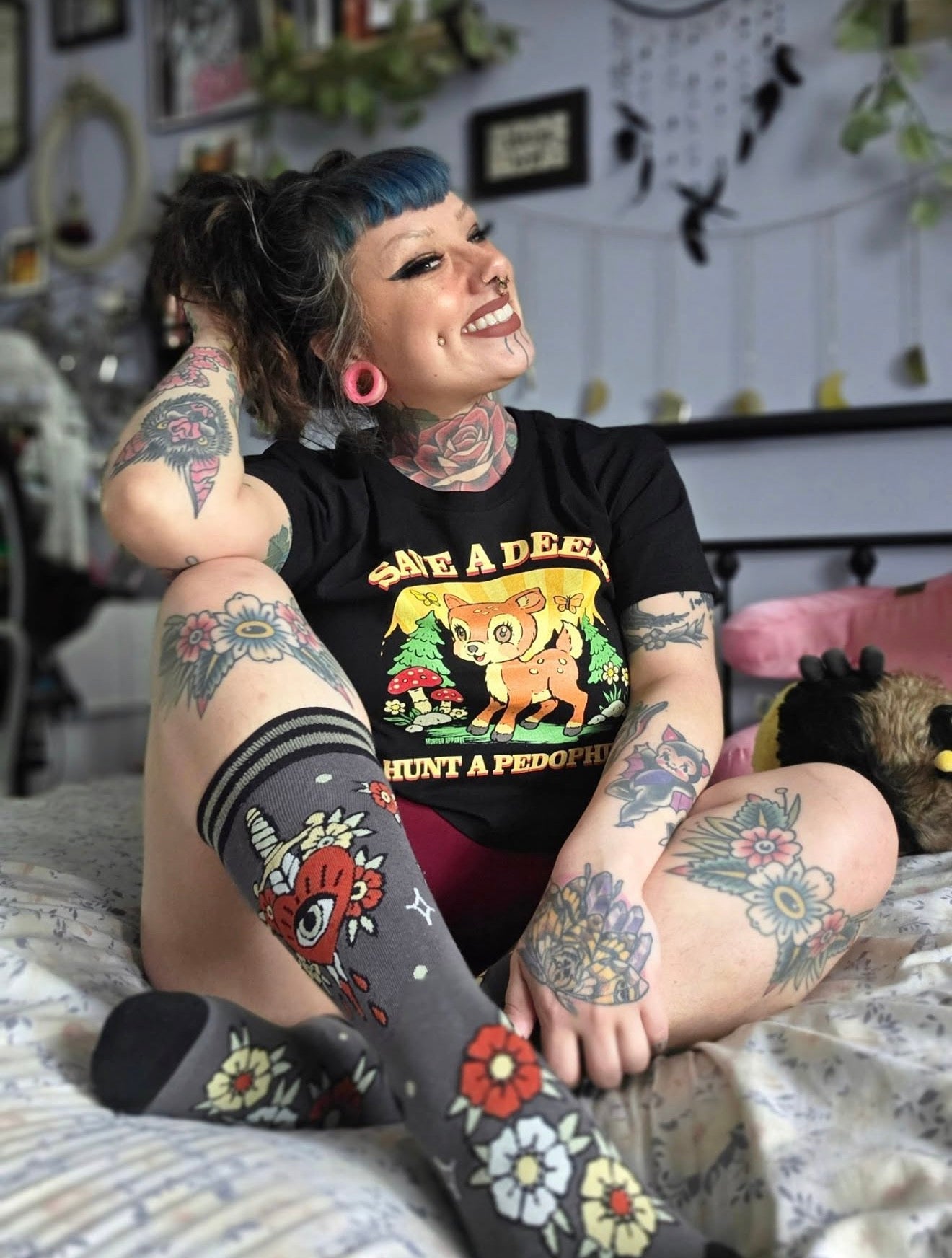 Love Hurts Crew Socks - FootClothes